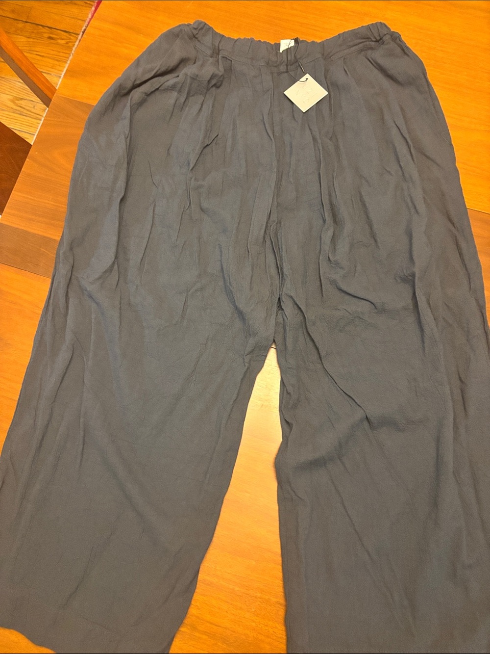 Relaxed Wide-Leg Women's Pants in Charcoal